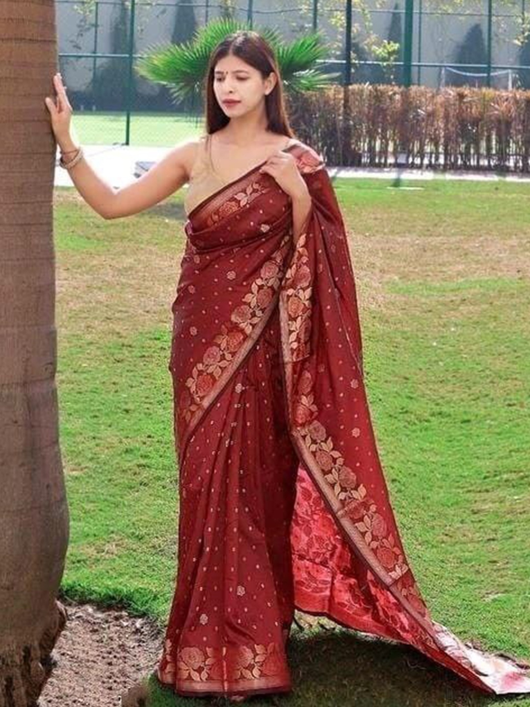 

Naishu Trendz Woven Design Zari Pure Silk Kanjeevaram Saree, Red