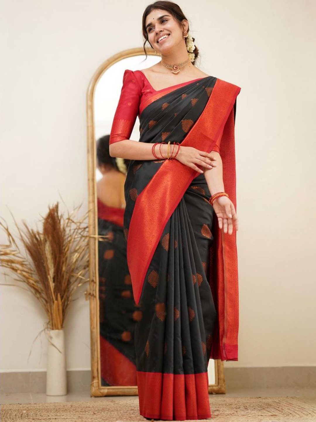 

Naishu Trendz Woven Design Zari Pure Silk Kanjeevaram Saree, Black
