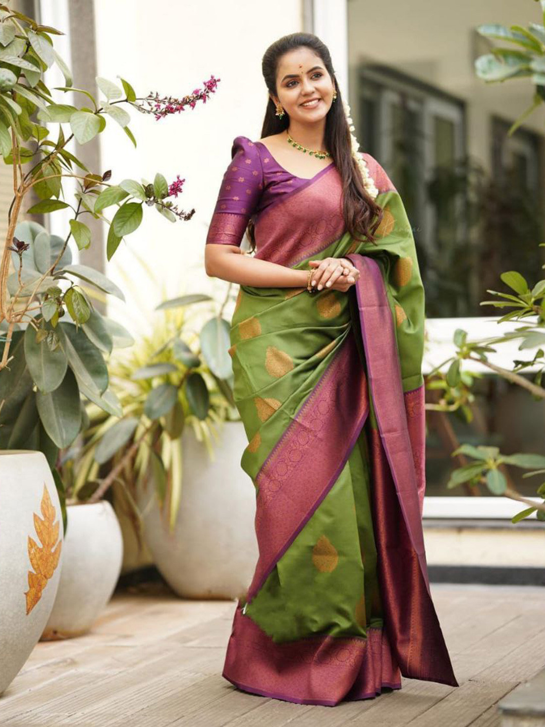 

Naishu Trendz Woven Design Zari Pure Silk Kanjeevaram Saree, Green