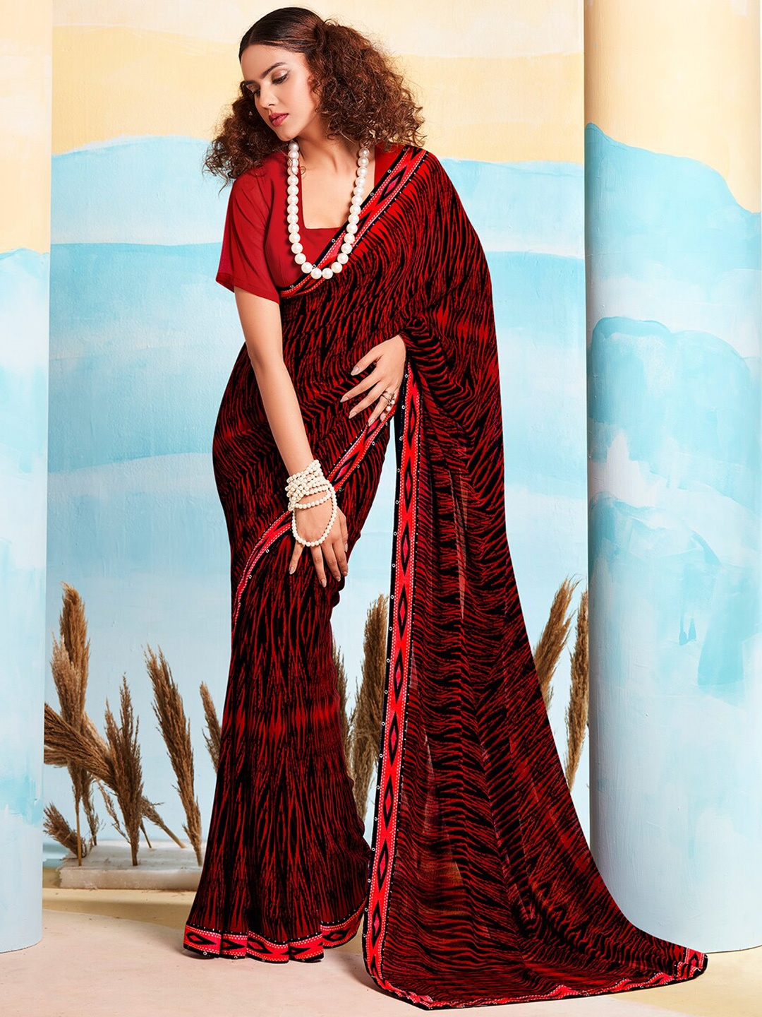 

SANSKAR Geometric Printed Saree, Maroon