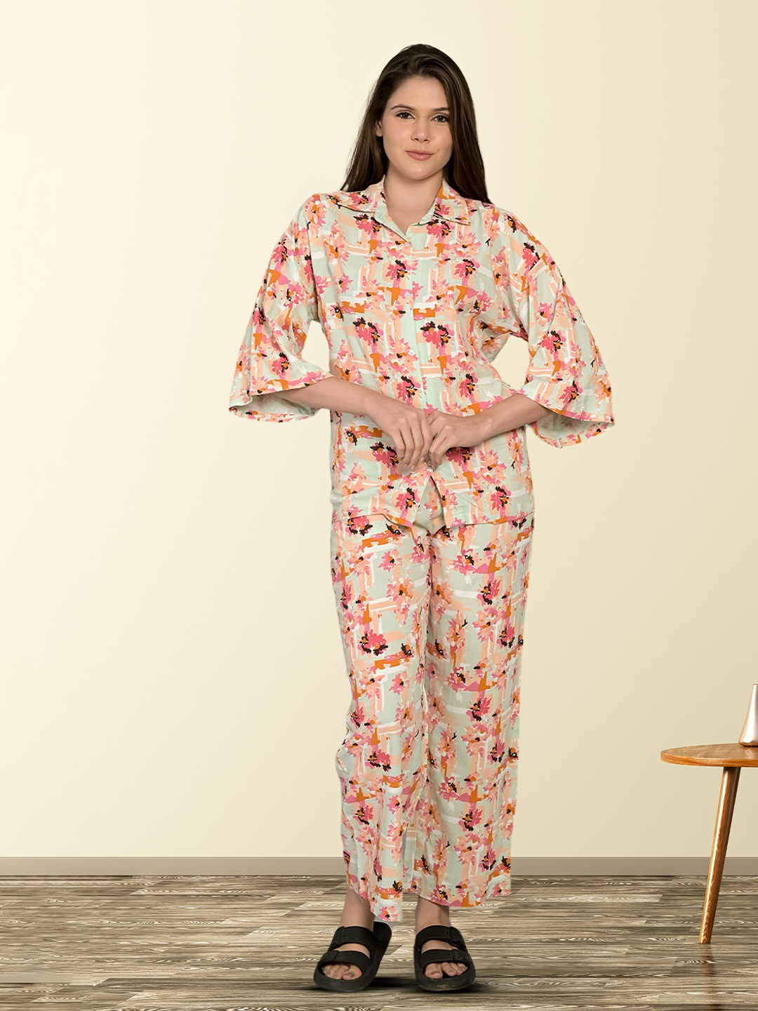 

MAYSIXTY Floral Printed Lapel Collar Night Suit, Off white