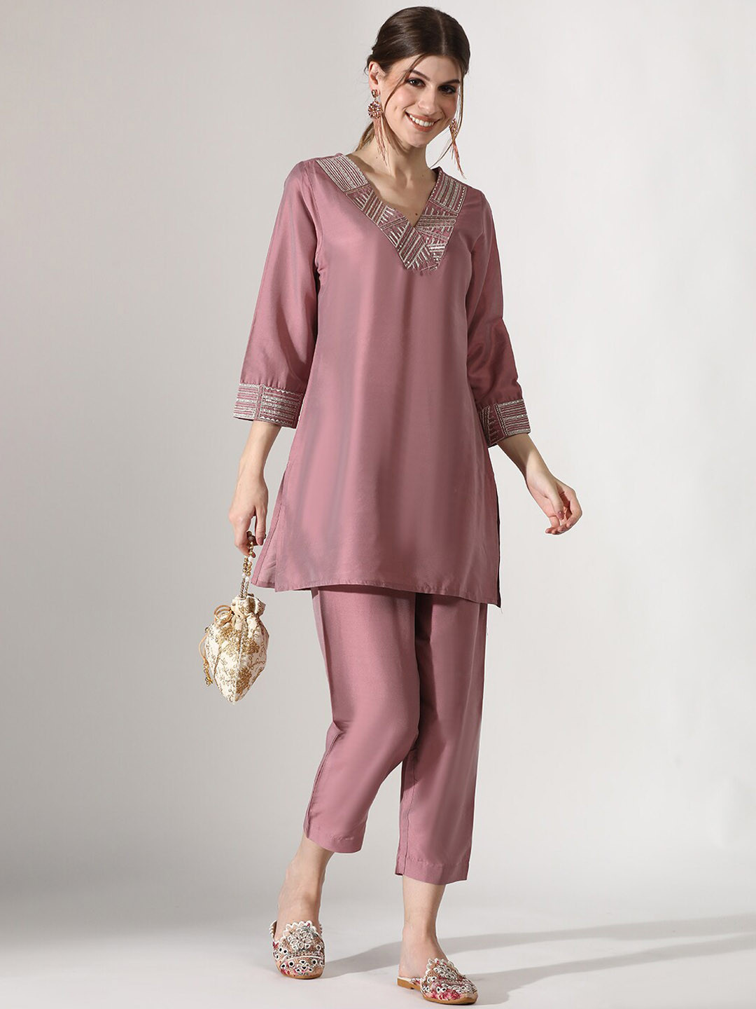 

Anouk Floral Embroidered V-Neck Thread Work Straight Kurta with Trousers, Mauve
