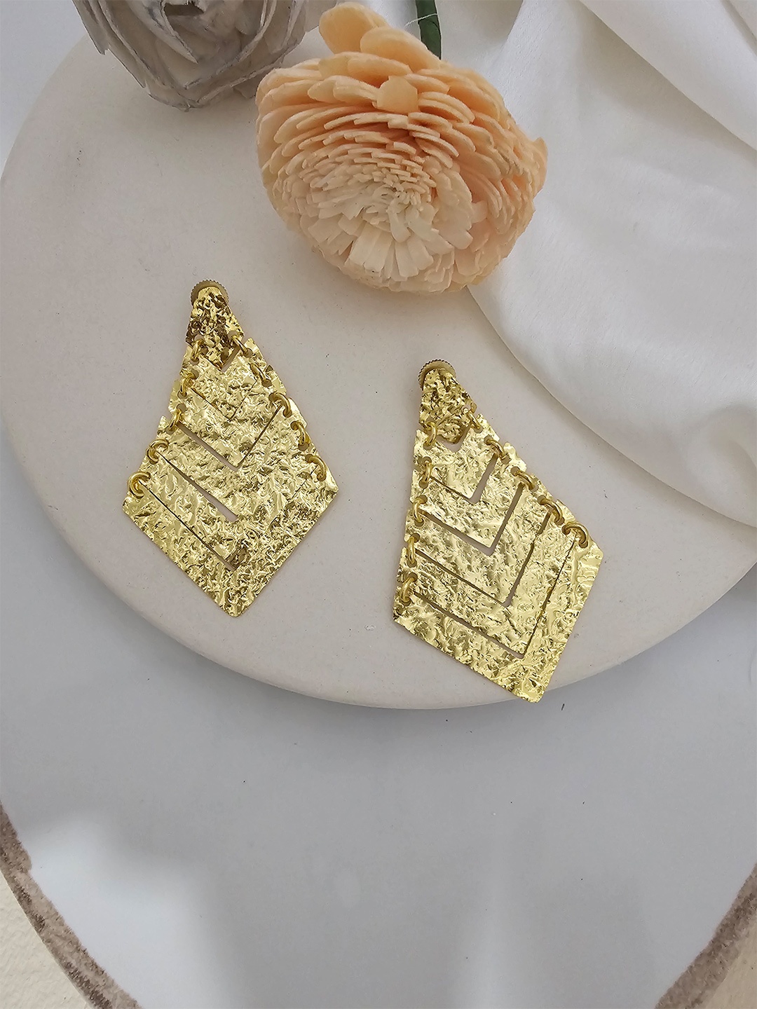 

Binnis Wardrobe Earrings, Gold