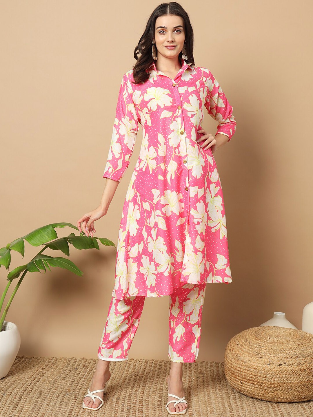 

MORLY Shirt Collar Ethnic Motifs Printed Regular Kurta with Trousers, Pink