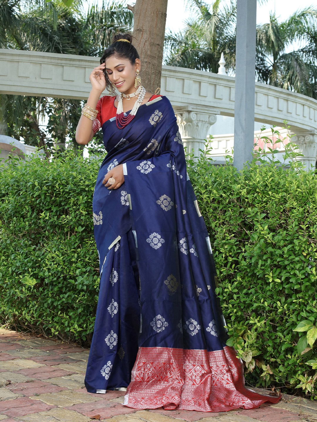 

RASVRITI Woven Design Zari Pure Silk Kanjeevaram Saree, Blue