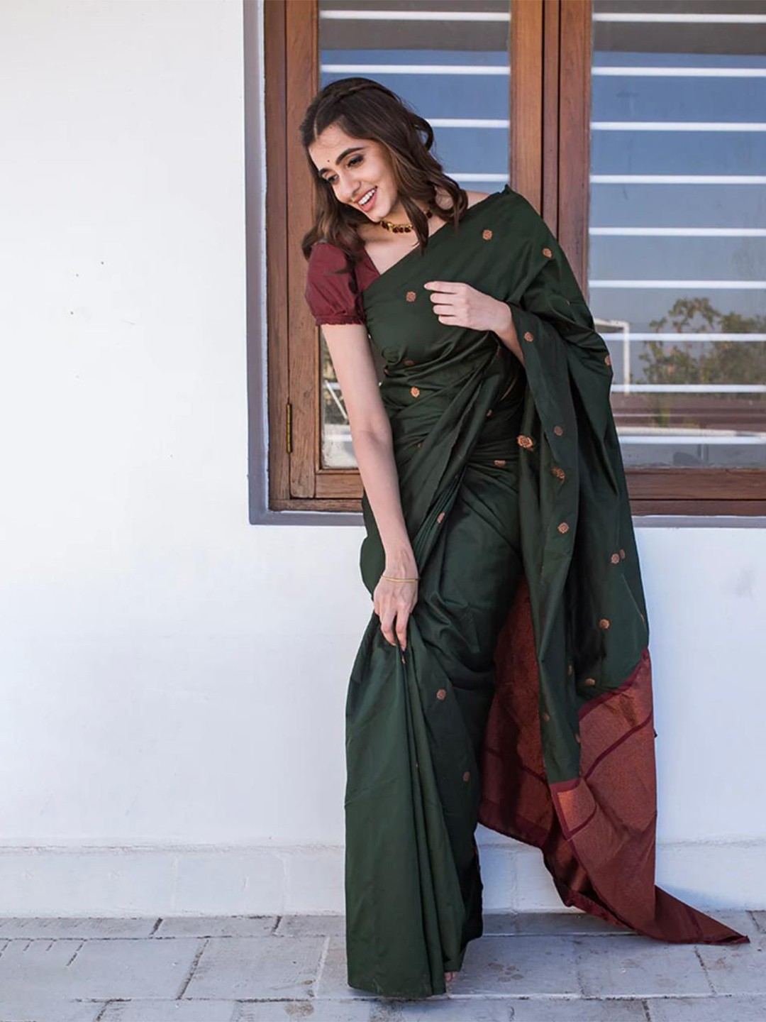 

RASVRITI Ethnic Motifs Woven Design Zari Pure Silk Kanjeevaram Saree, Green
