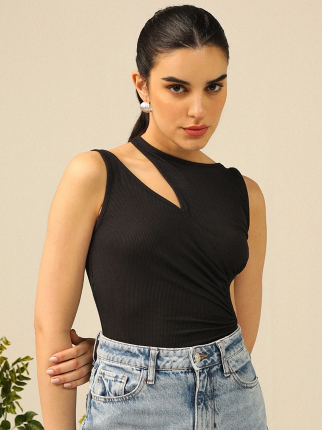 

DEBSTREET Ribbed Round Neck Cut-Out Detailed Bodysuit, Black