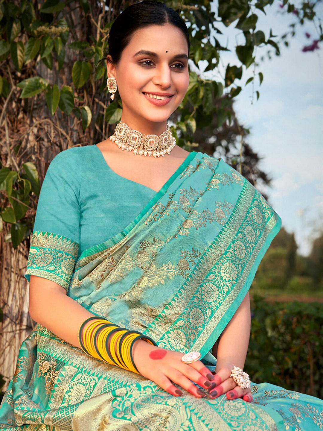 

Ishin Ethnic Woven Design Zari Satin Saree, Green