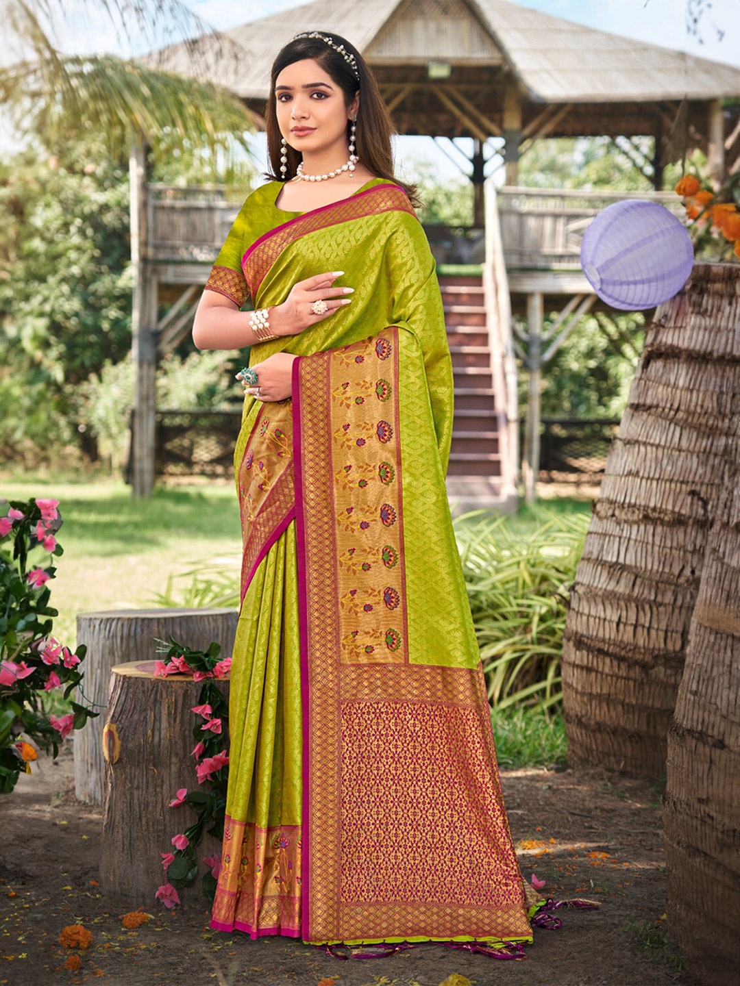 

Ishin Ethnic Motifs Woven Design Zari Banarasi Saree, Green