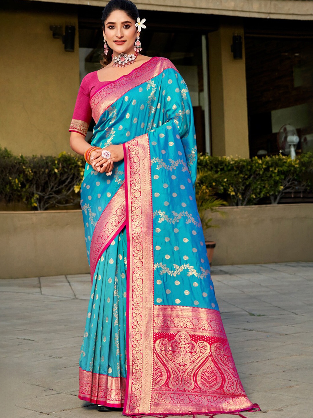 

Ishin Ethnic Woven Design Zari Banarasi Saree, Blue
