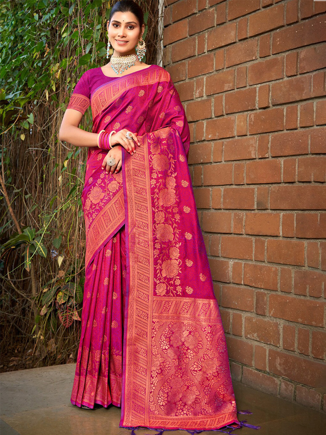 

Ishin Floral Woven Design Zari Saree, Pink