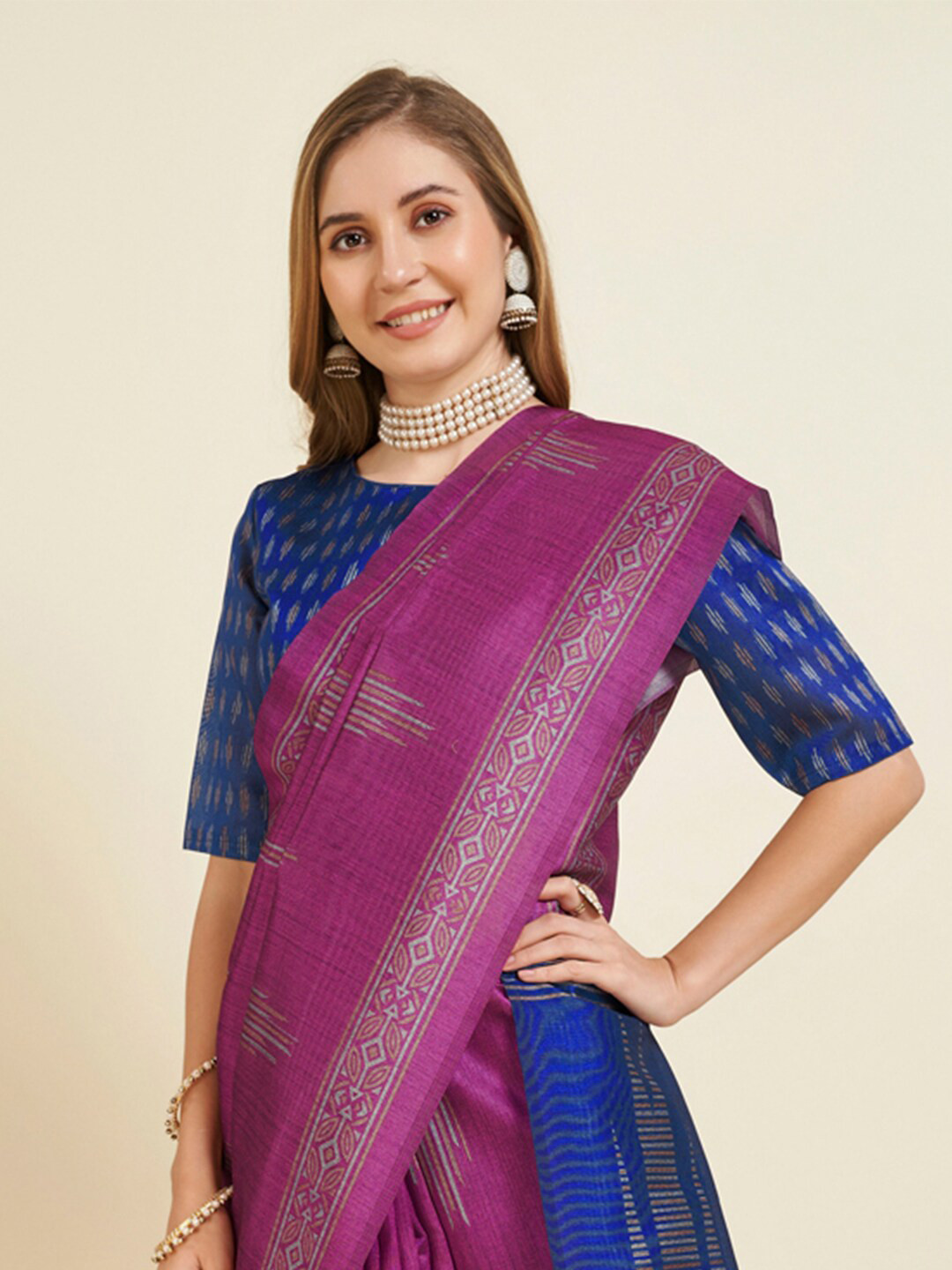 

Ishin Abstract Printed Saree, Pink