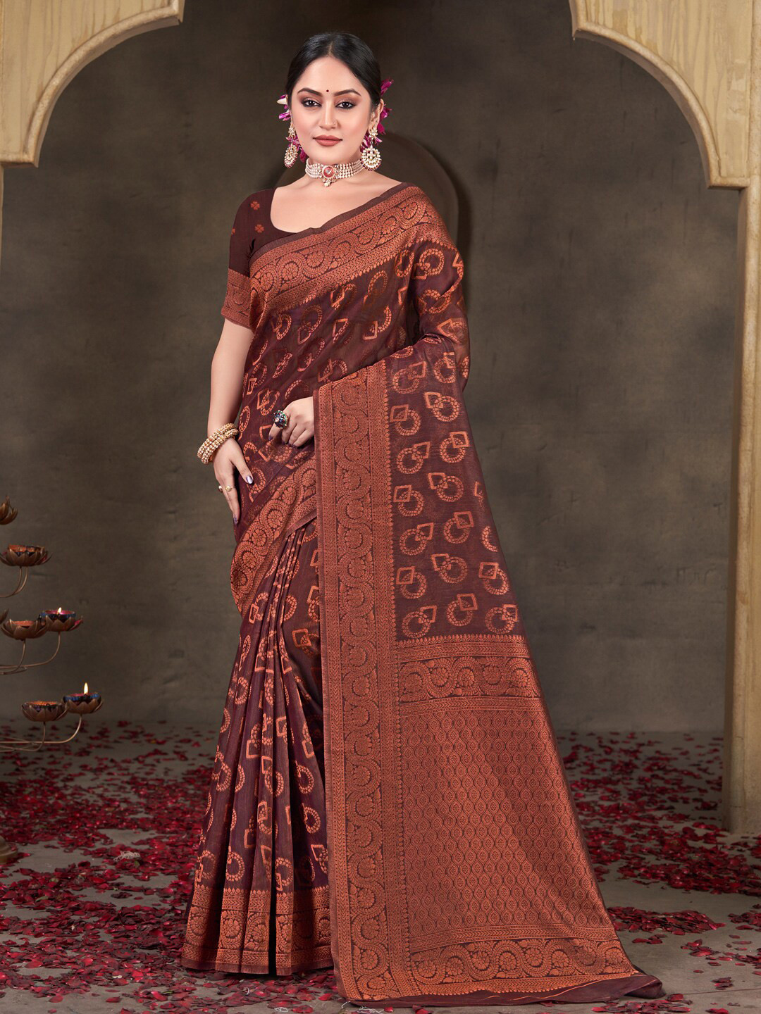 

Ishin Ethnic Motifs Woven Design Zari Saree, Brown