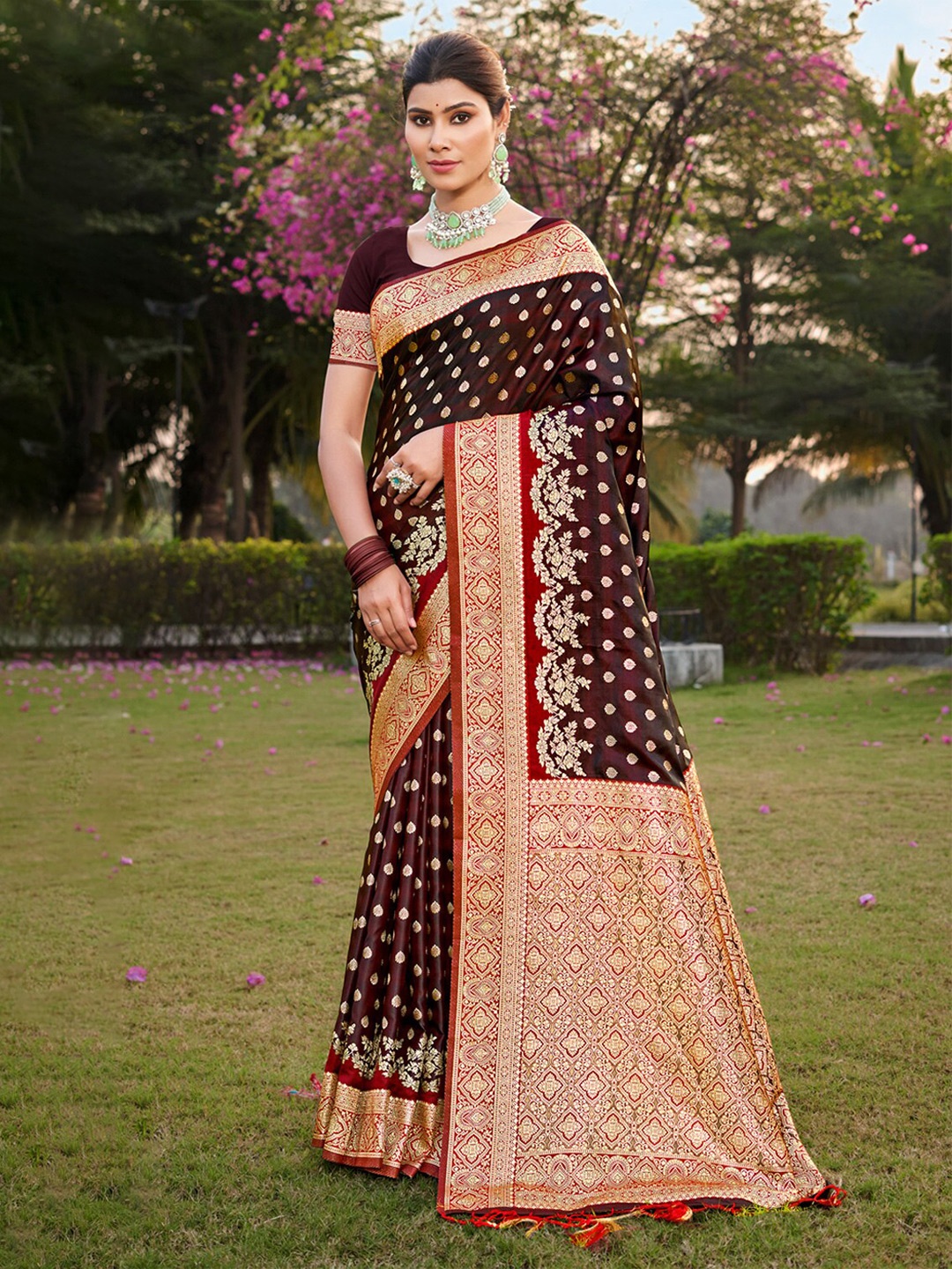 

Ishin Ethnic Motifs Woven Design Zari Satin Saree, Brown
