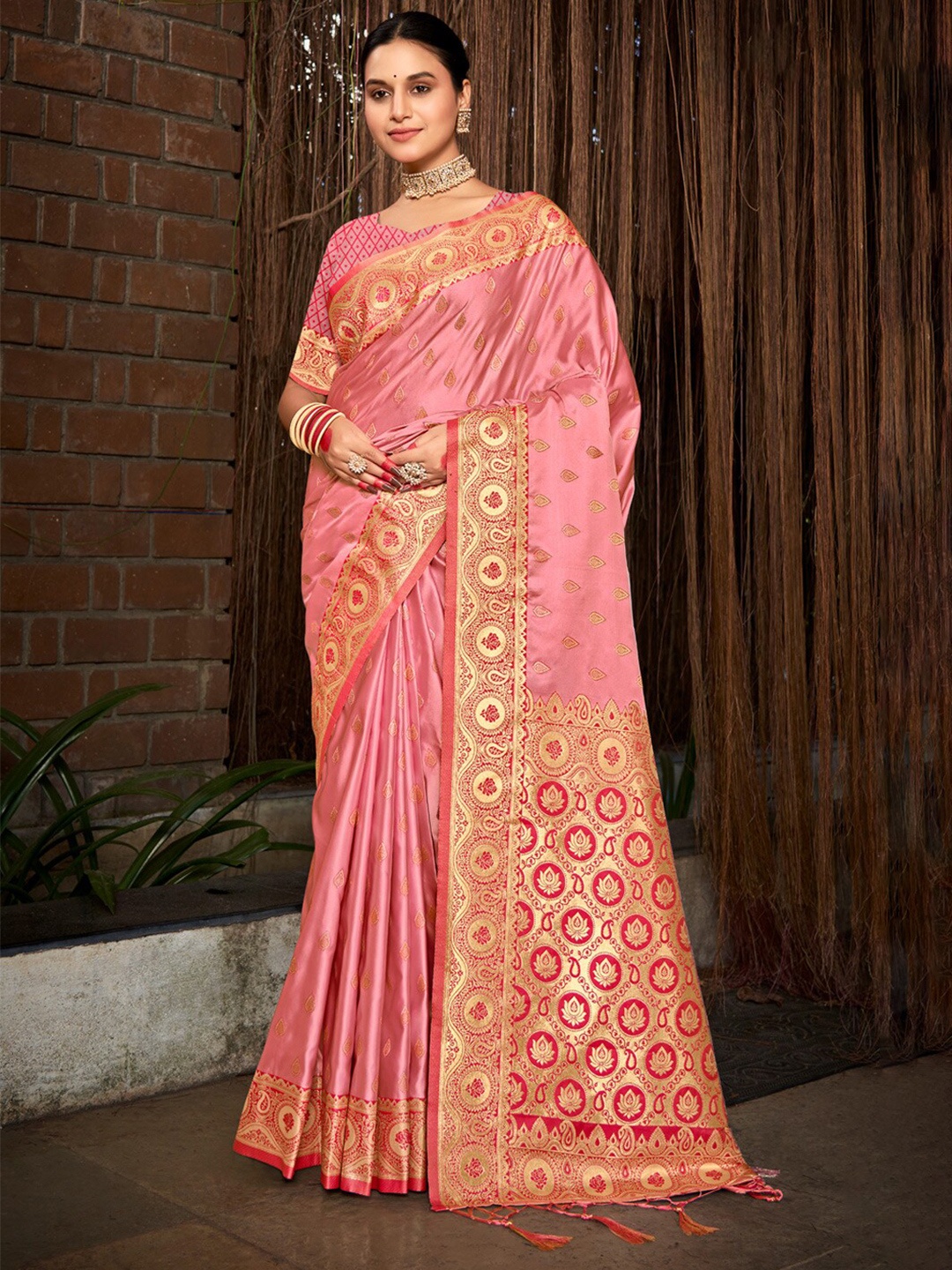 

Ishin Ethnic Motifs Woven Design Zari Satin Saree, Pink