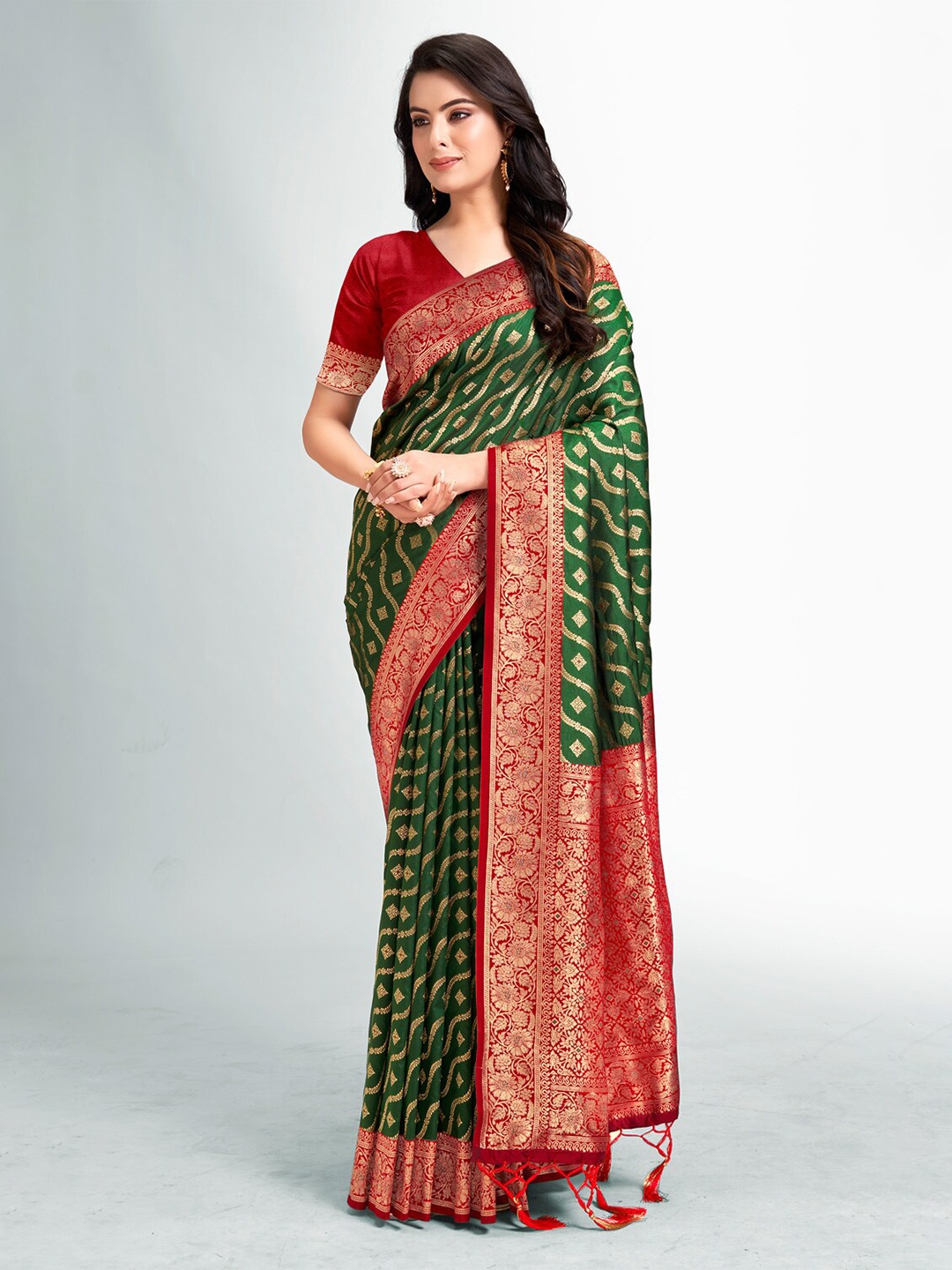 

Ishin Ethnic Woven Design Zari Saree, Green