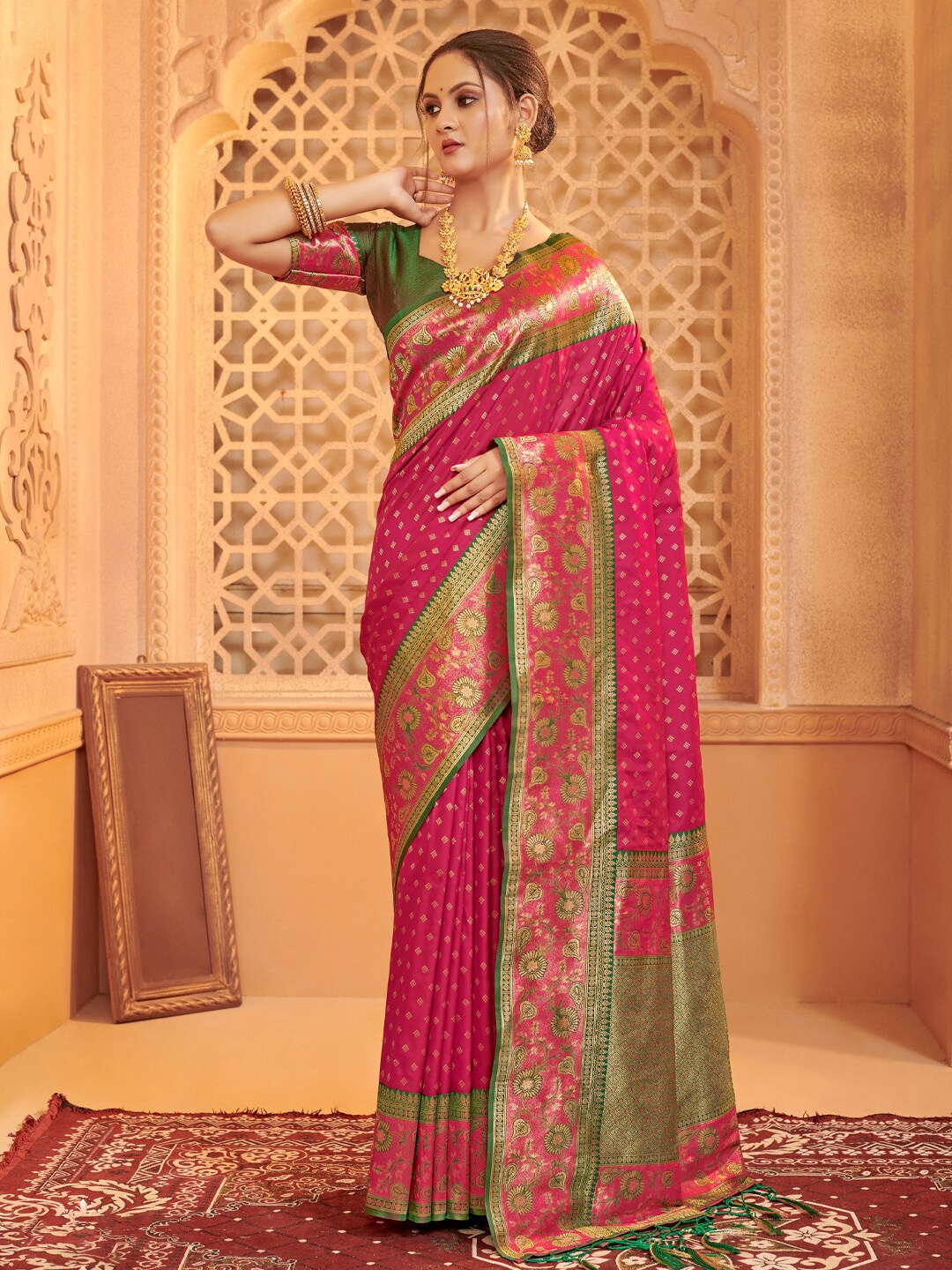 

Ishin Ethnic Motifs Zari Banarasi Saree, Pink