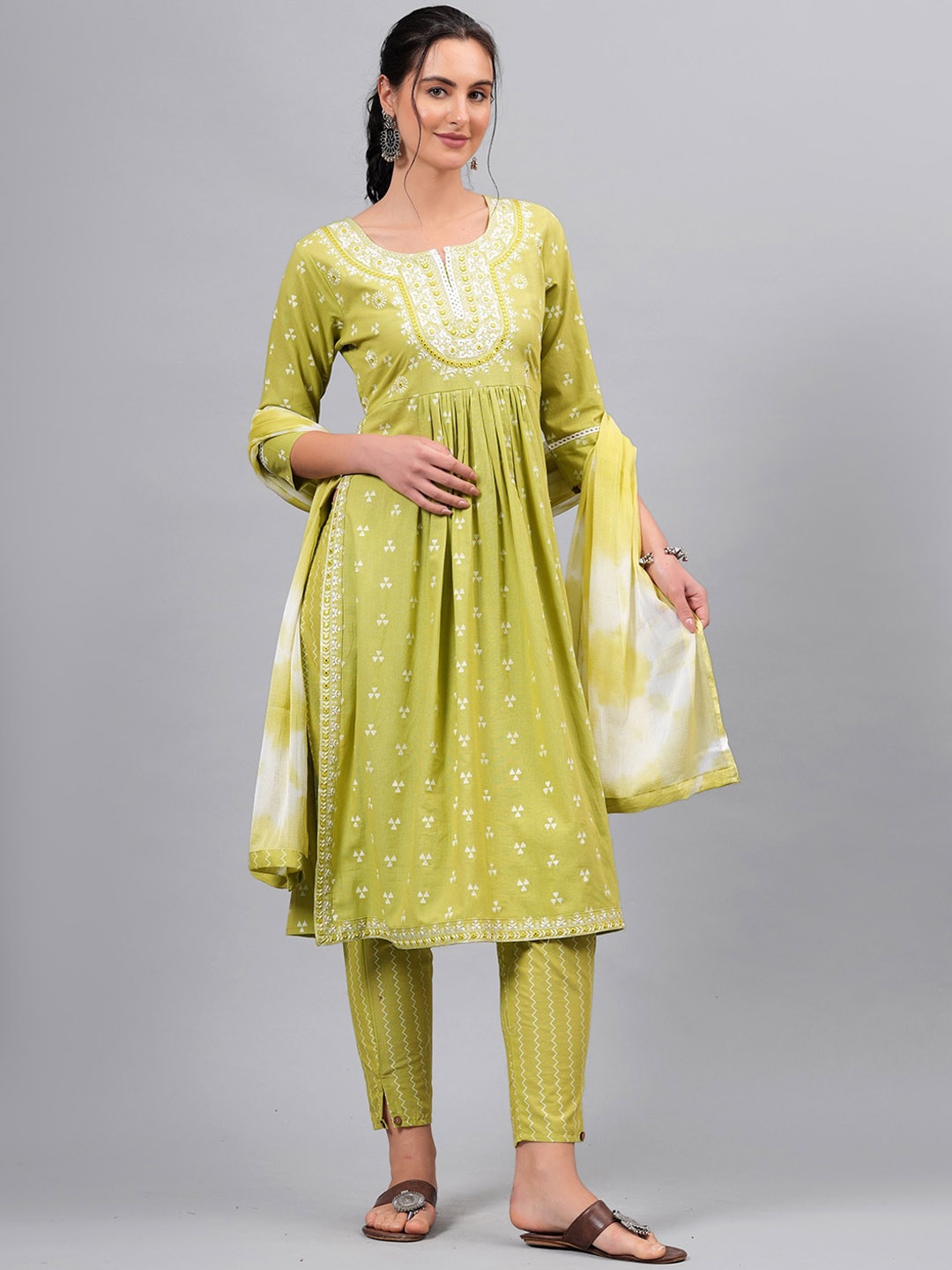 

HIGHLIGHT FASHION EXPORT Embroidered Chikankari Pure Cotton Kurta with Trousers & Dupatta, Green