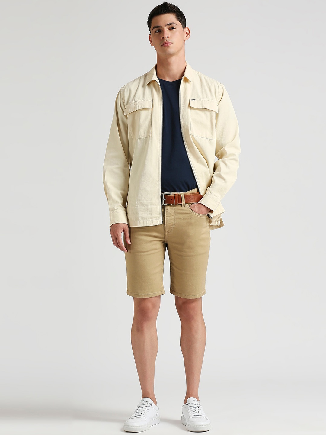 

Pepe Jeans Men Solid Chino Shorts With Button Closure, Beige