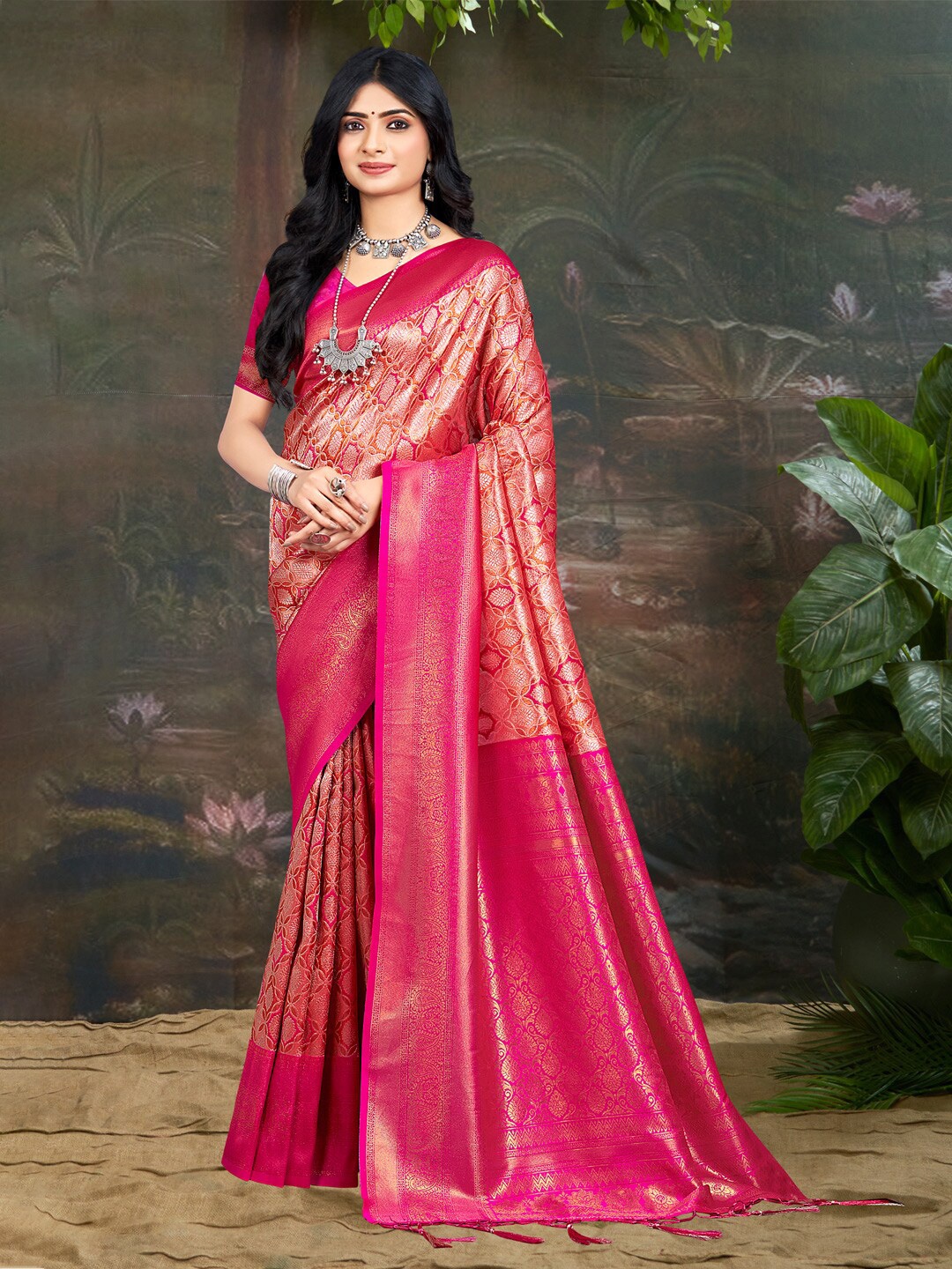 

SANGAM PRINTS Ethnic Motifs Zari Saree, Pink