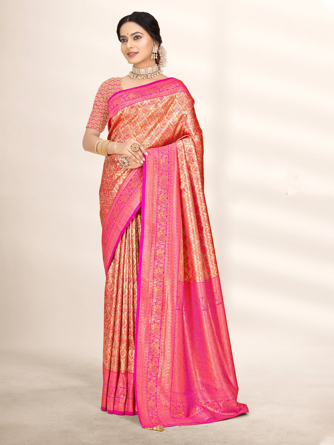 

SANGAM PRINTS Woven Design Zari Saree, Pink