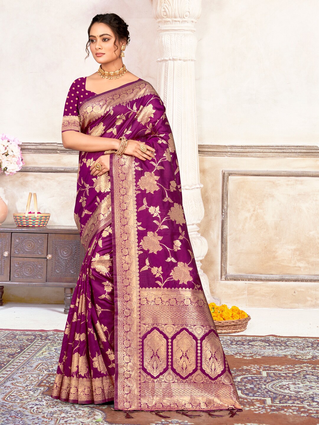 

SANGAM PRINTS Floral Woven Design Zari Saree, Purple