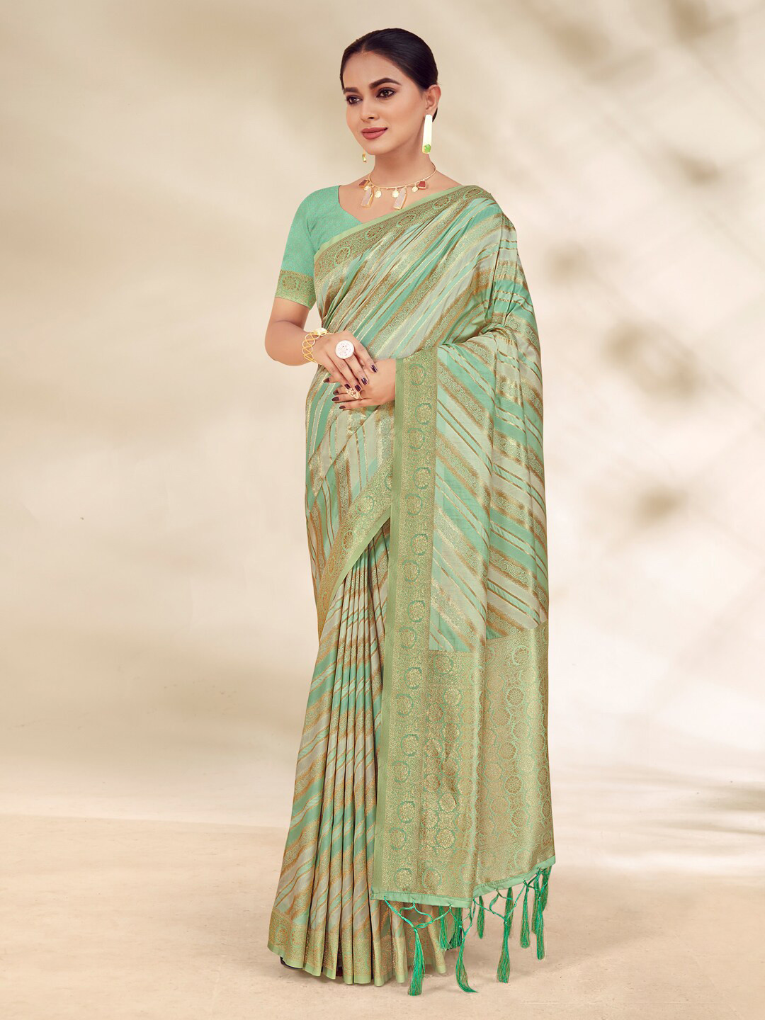 

SANGAM PRINTS Striped Woven Design Saree, Green