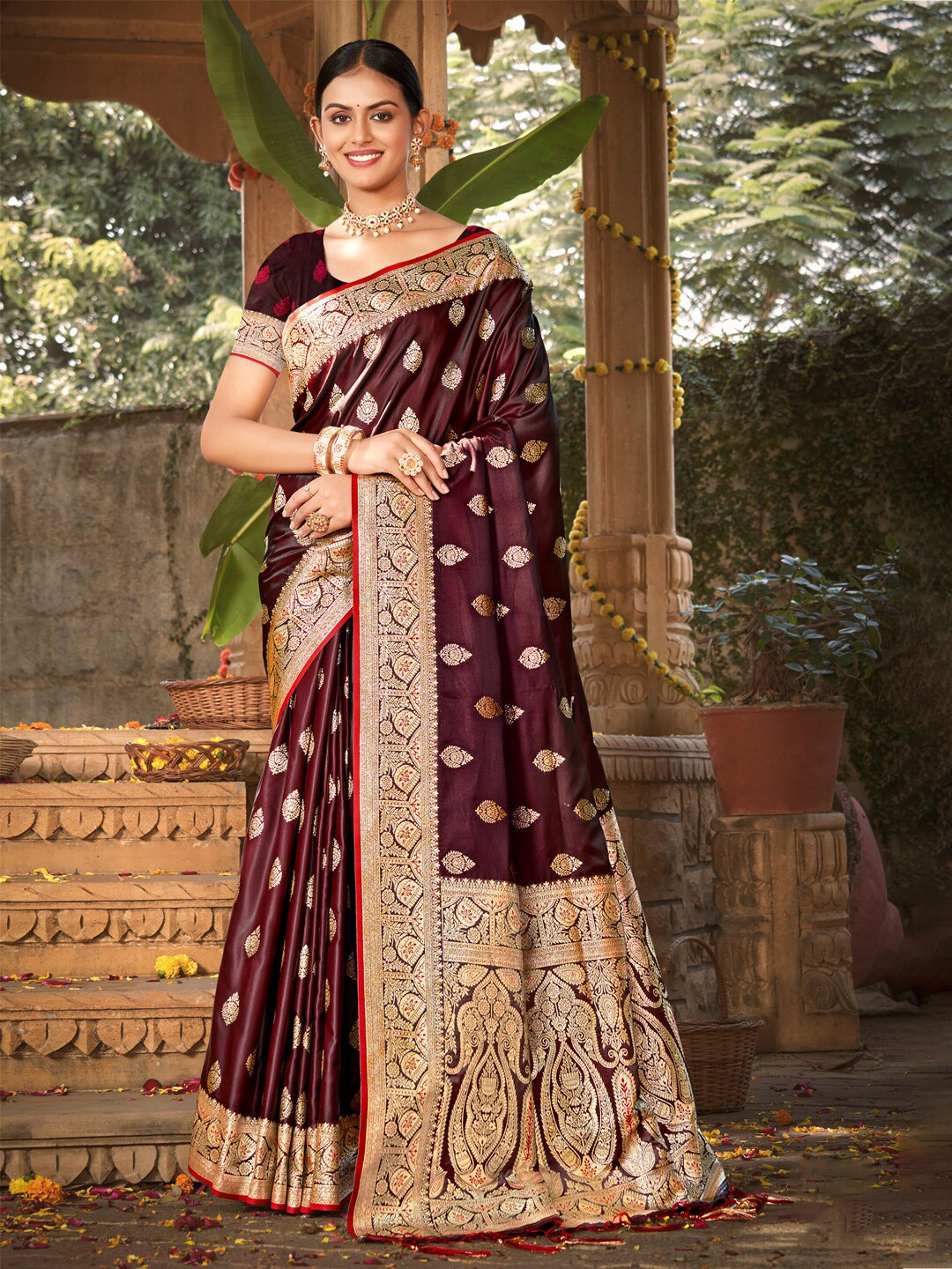 

SANGAM PRINTS Floral Woven Design Satin Saree, Maroon