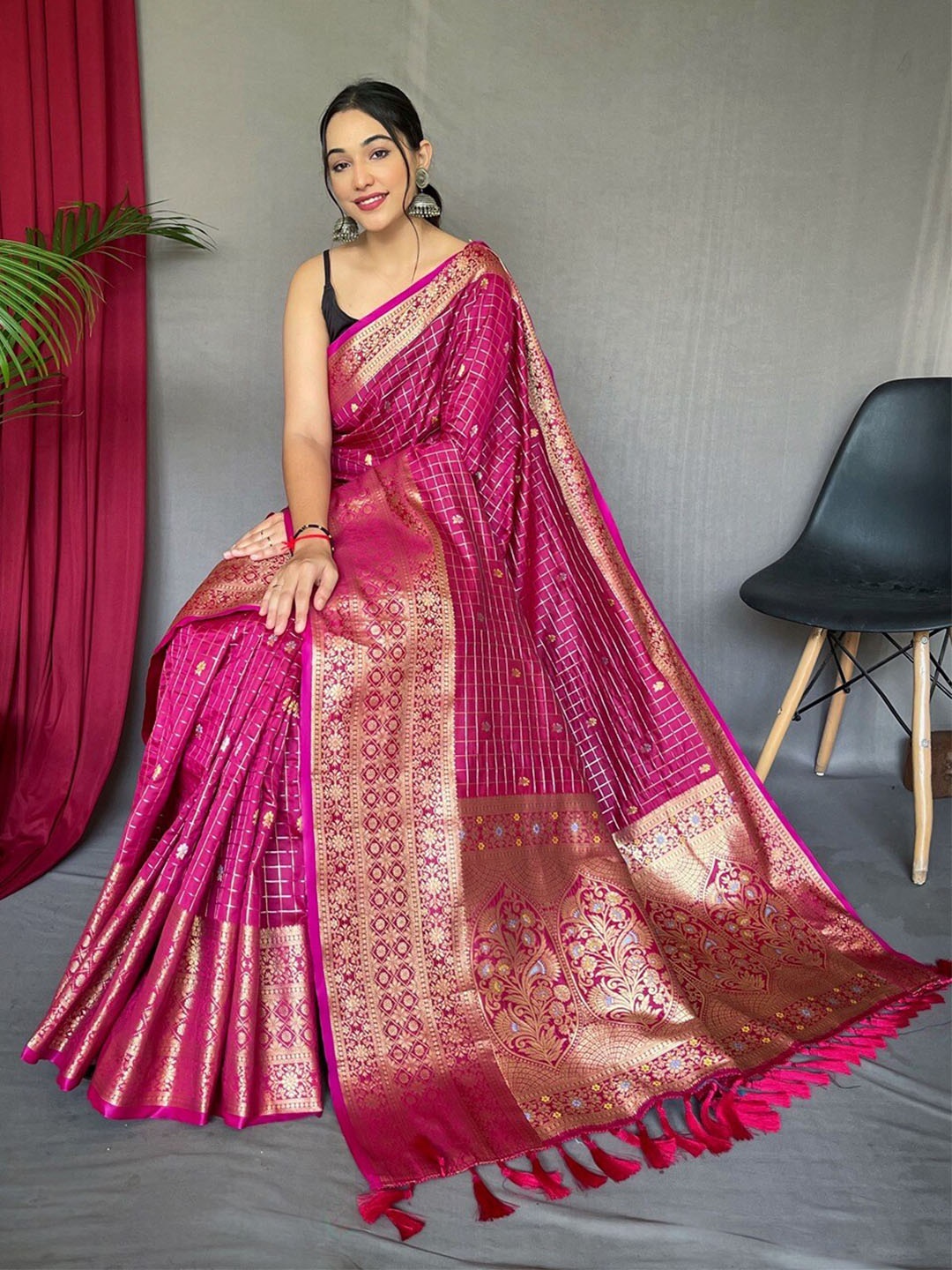 

SGF11 Woven Design Pure Zari Heavy Work Kanjeevaram Silk Saree, Pink