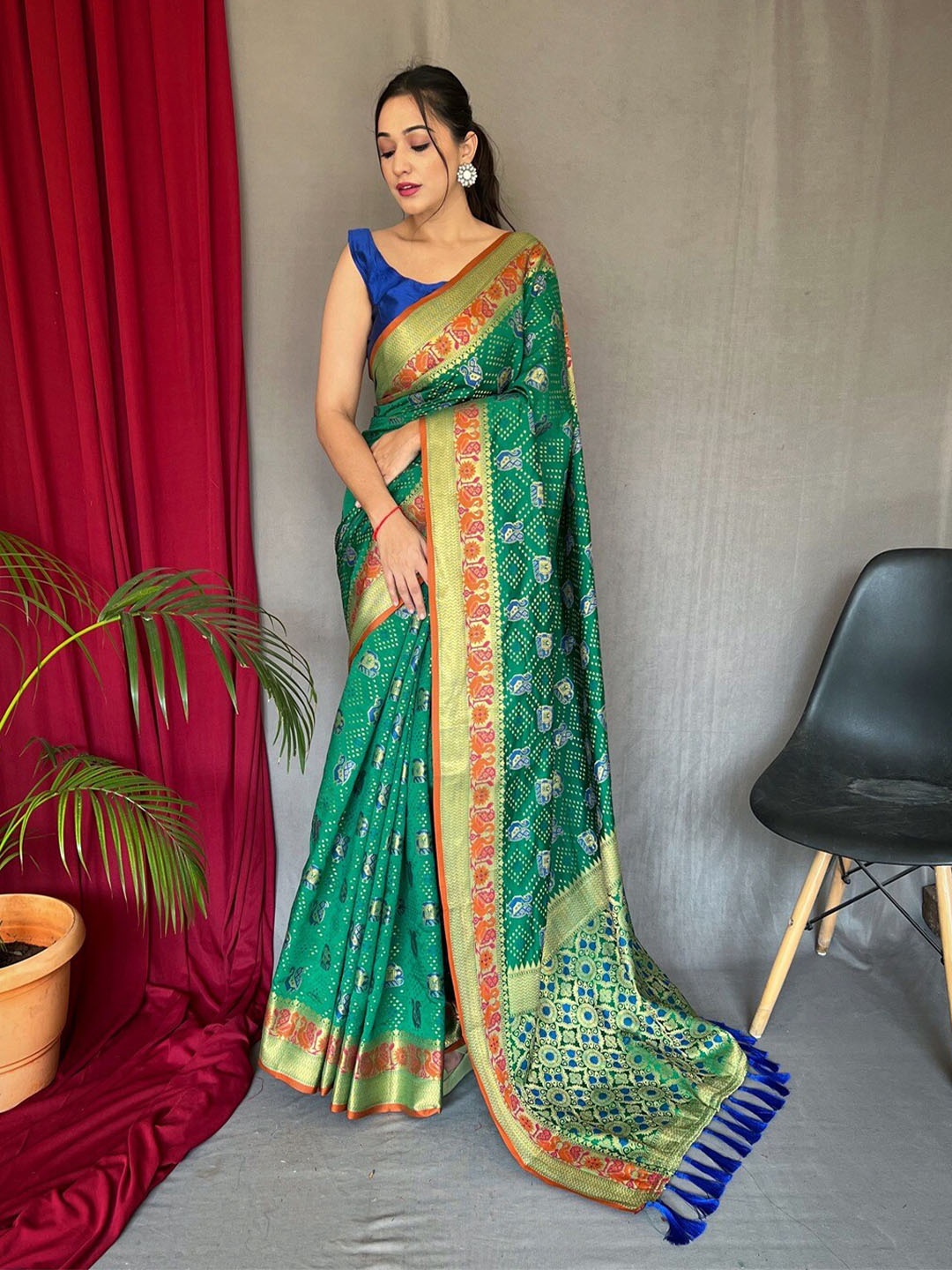 

SGF11 Woven Design Heavy Zari Work Kanjeevaram Patola Silk Saree, Green