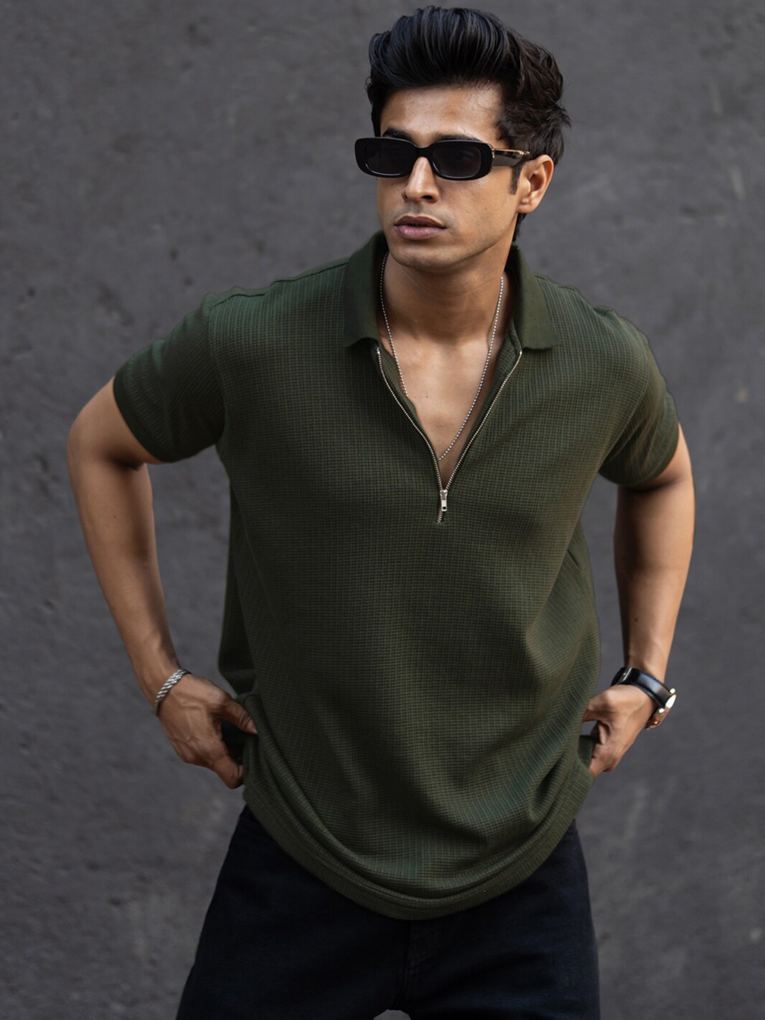 

Powerlook Men V-Neck Pockets T-shirt, Green