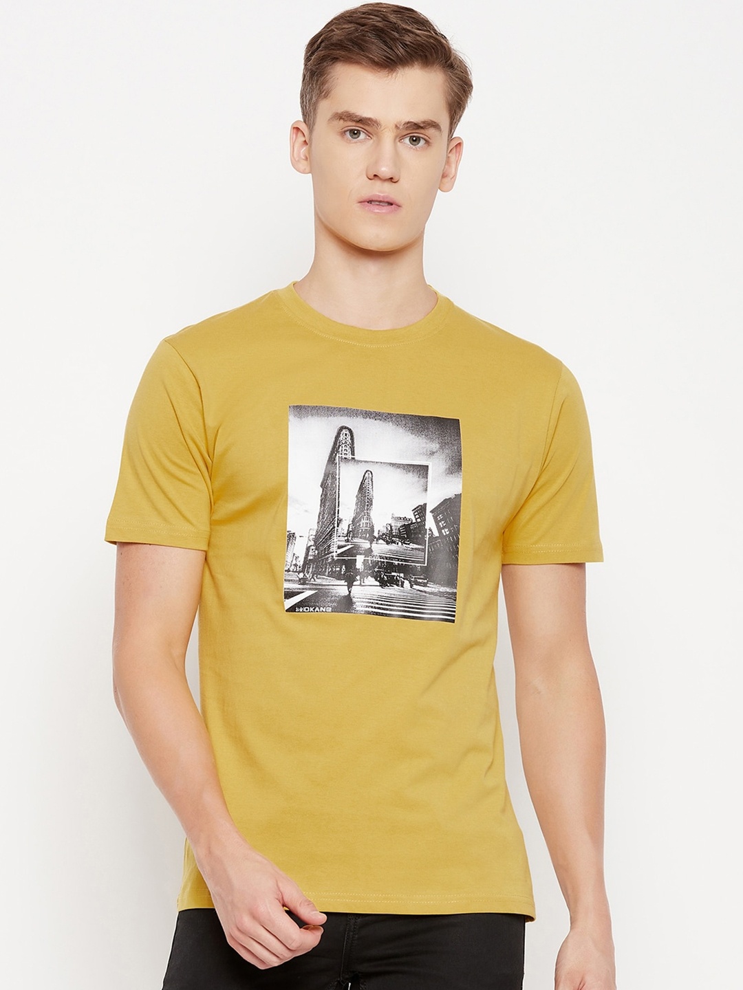 

Okane Men Printed Applique T-shirt, Mustard