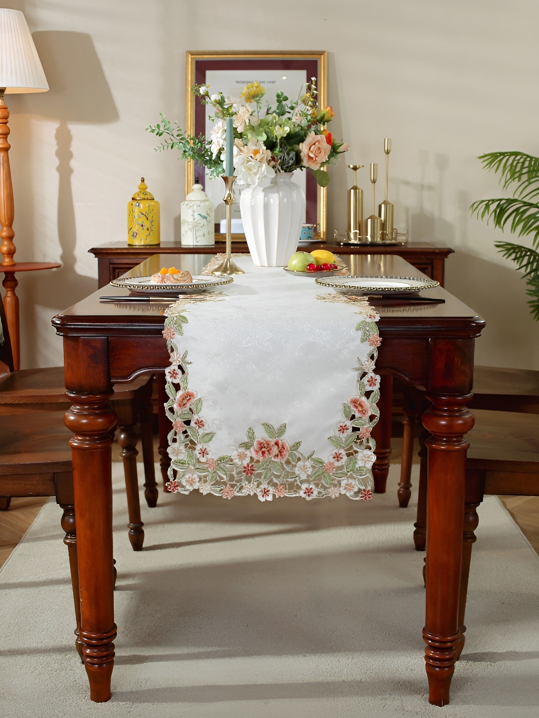 

MONKDECOR White & Green Leaf Table Runner
