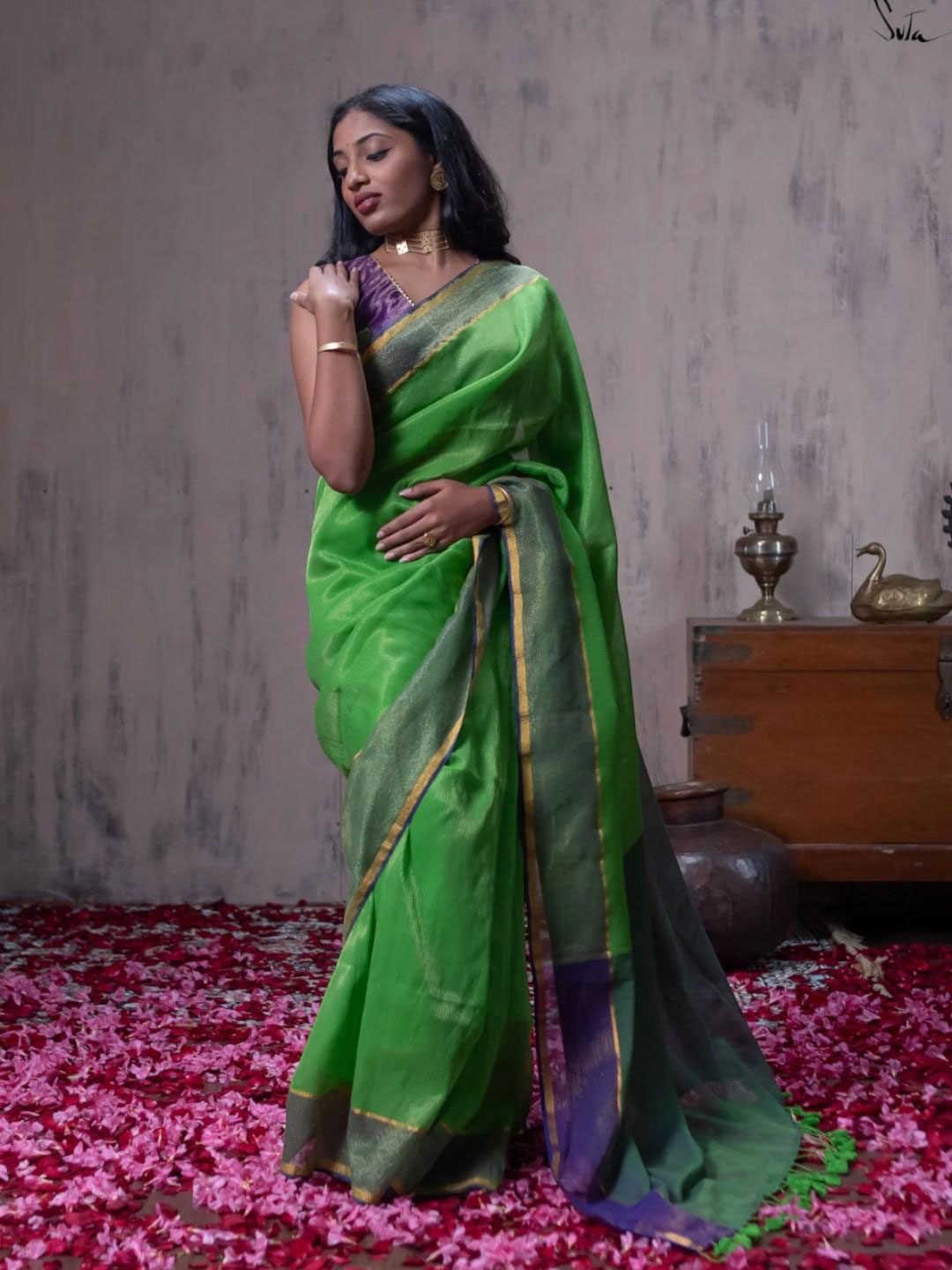

Suta Green Checked Woven Design Zari Saree
