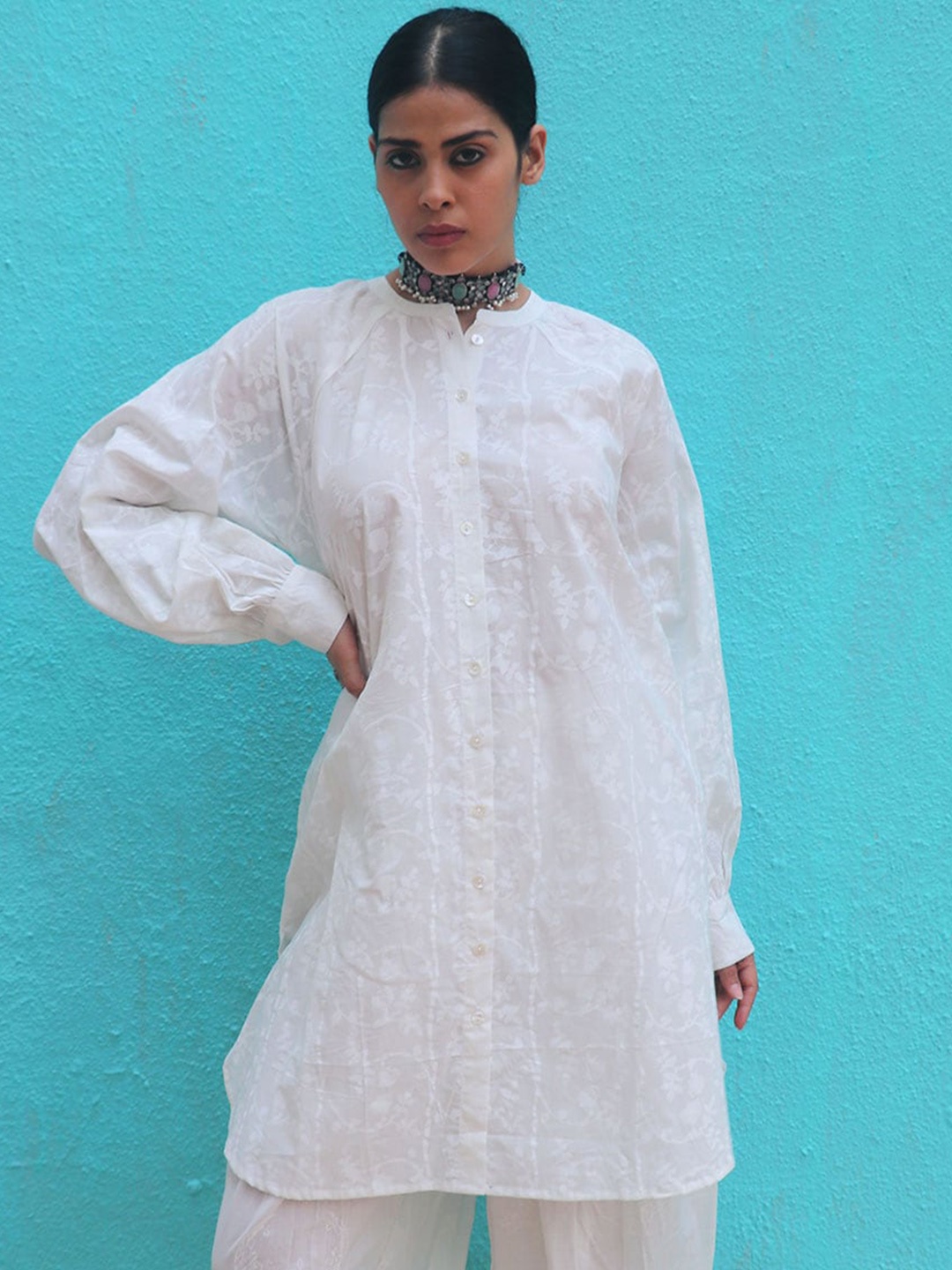 

Chidiyaa Women Keyhole Neck Flared Sleeves Thread Work Handloom Anarkali Kurta, White