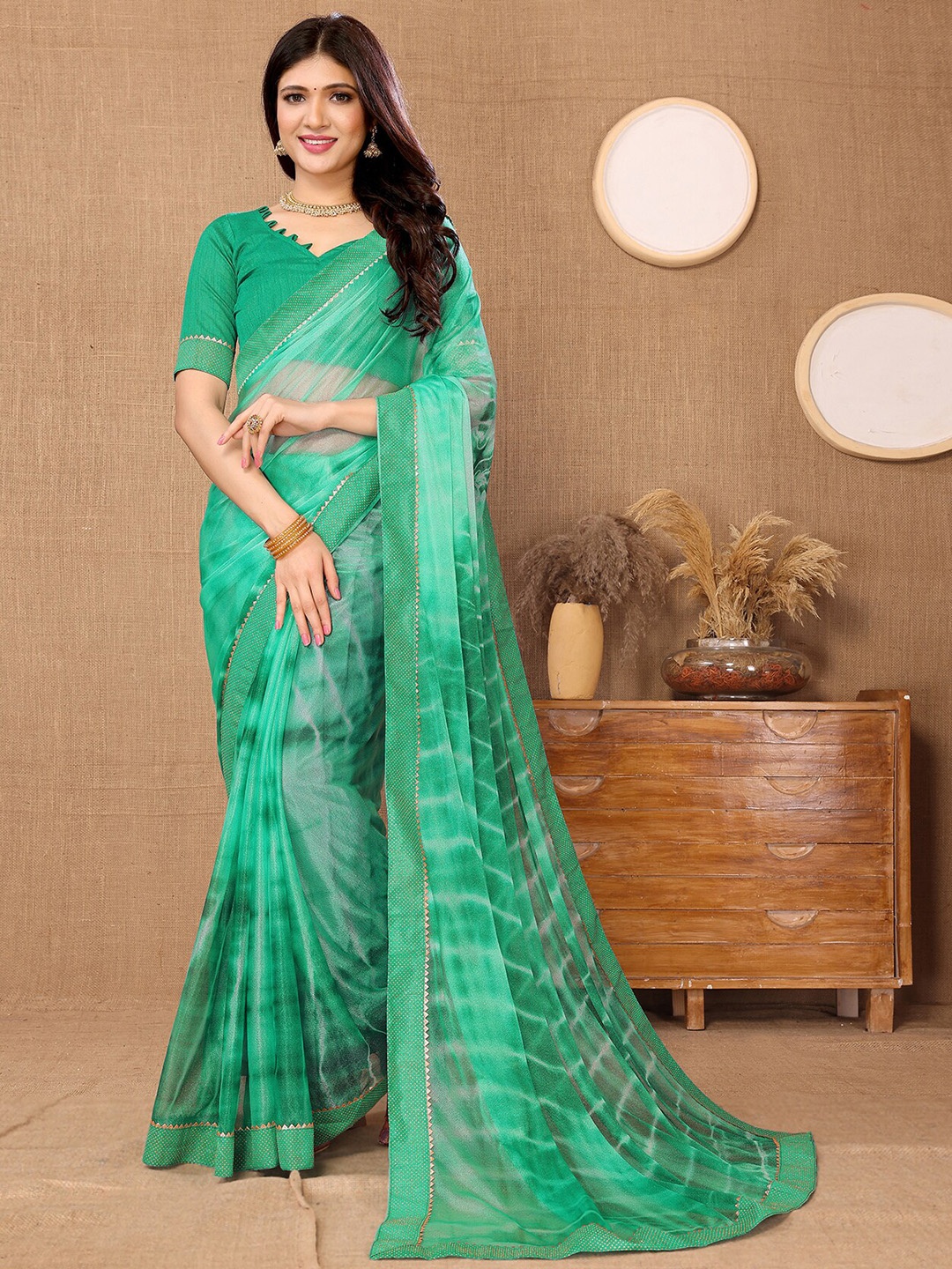 

MAGMINA Tie And Dye Banarasi Saree, Green