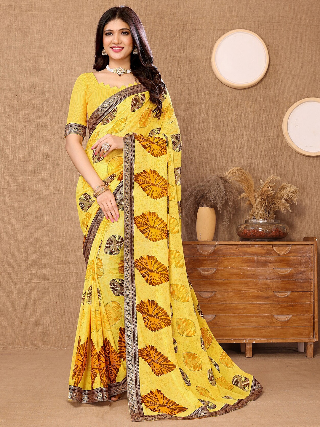 

MAGMINA Floral Zari Pure Georgette Banarasi Saree, Yellow