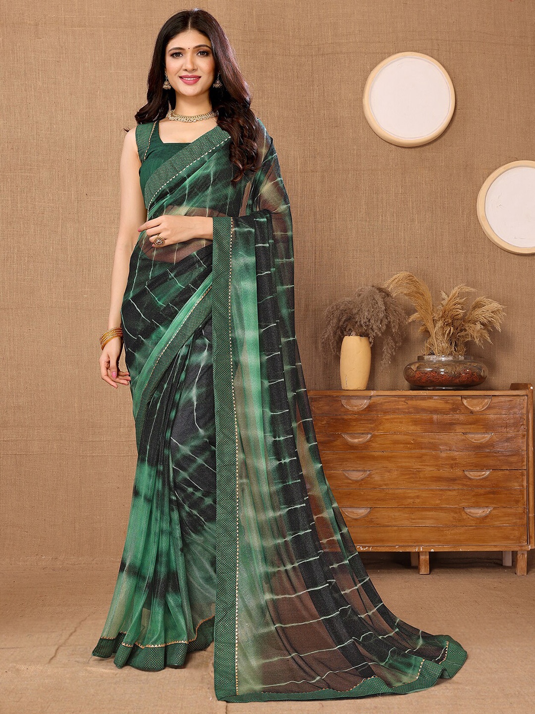 

MAGMINA Tie And Dye Woven Design Banarasi Saree, Green