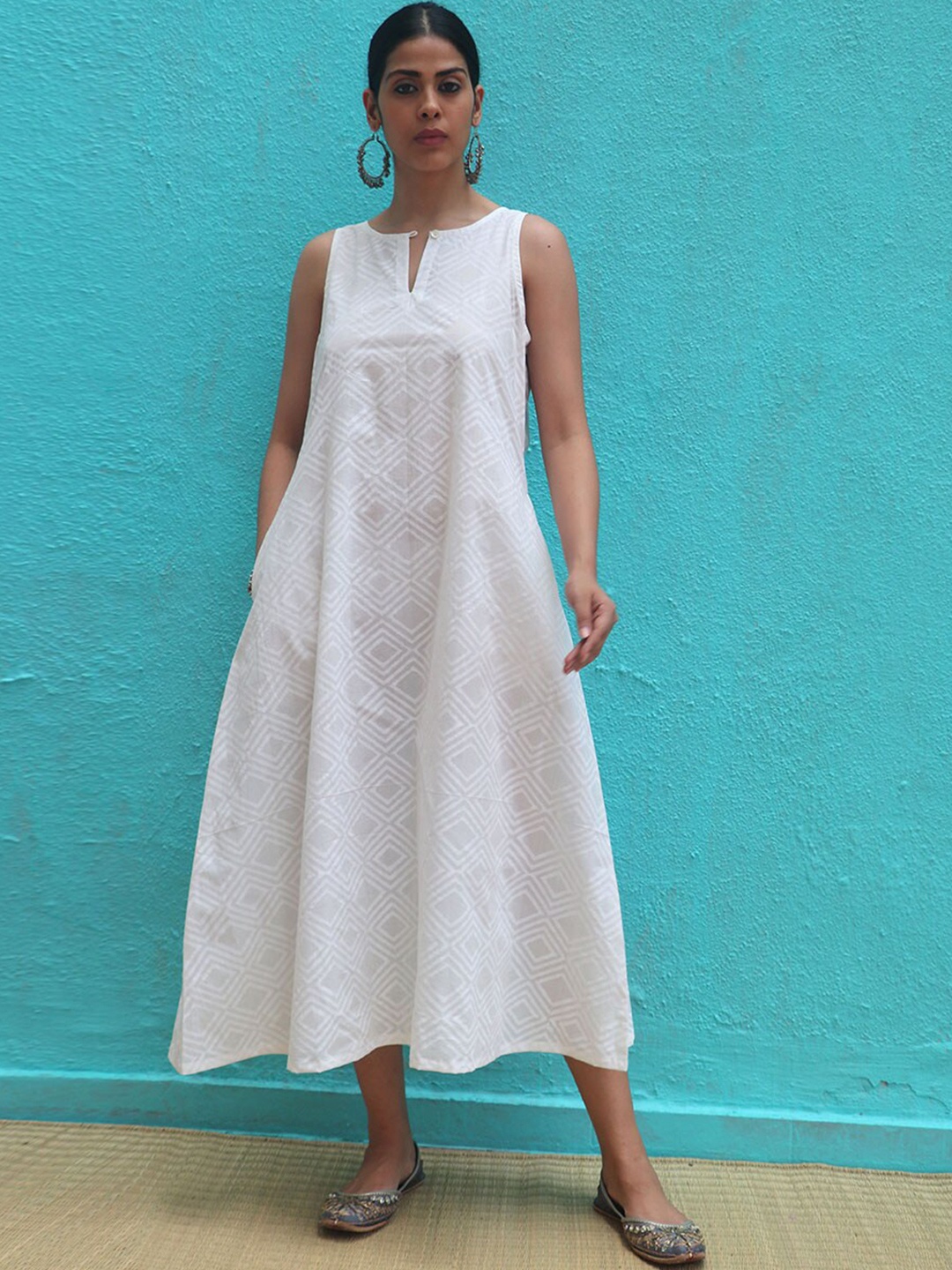 

Chidiyaa Women Keyhole Neck A-Line Midi Dress, White