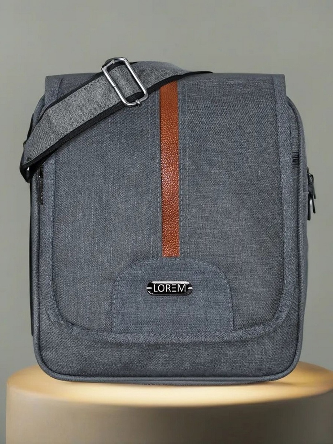 

LOREM Structured Sling Bag, Grey