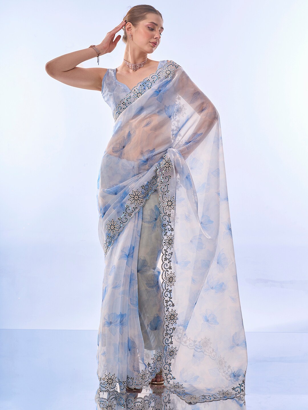 

Ishin Floral Printed Sequinned Organza Saree, Blue
