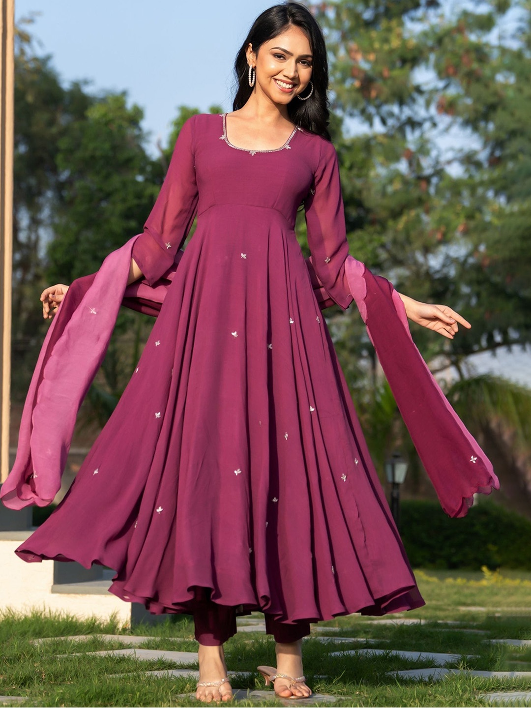 

HOUSE OF JAMOTI Ethnic Motifs Embroidered Anarkali Kurta With Trouser & Dupatta, Burgundy