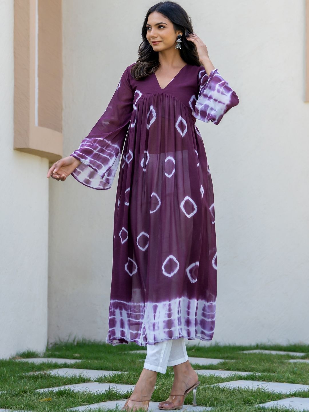 

HOUSE OF JAMOTI Geometric Printed Flared V-Neck Anarkali Kurta With Trouser, Burgundy