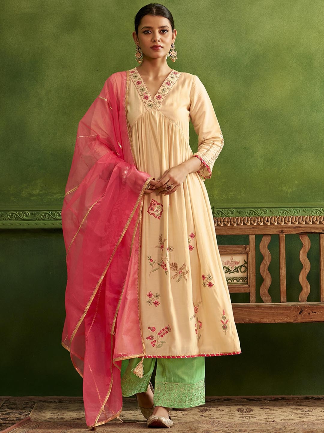 

DRESOUL Floral Embroidered V-Neck Long Sleeves Empire Kurta with Palazzos & Dupatta, Off white
