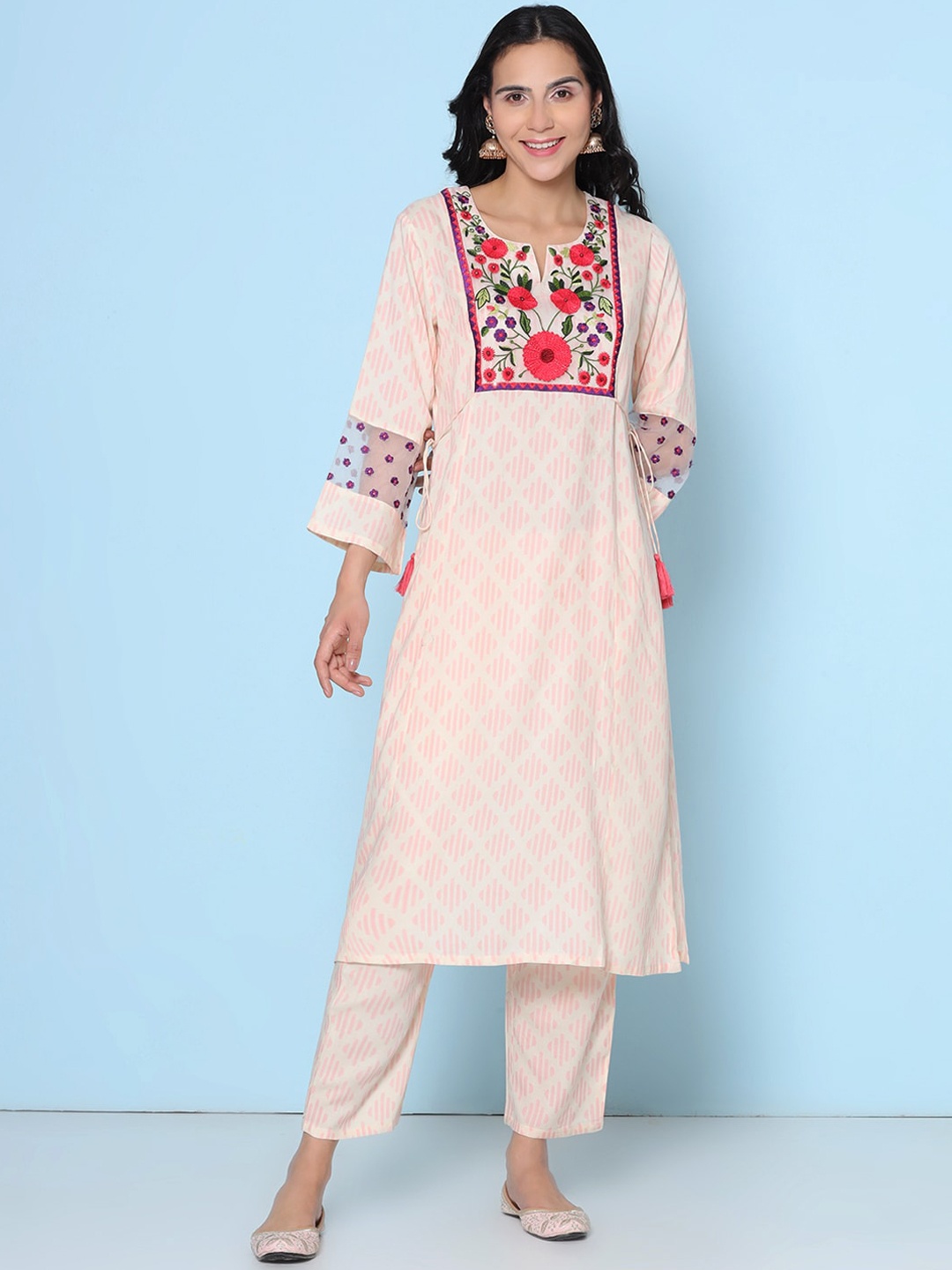 

Bhama Couture Floral Embroidered Thread Work Notched Neck Straight Kurta With Trouser, Off white