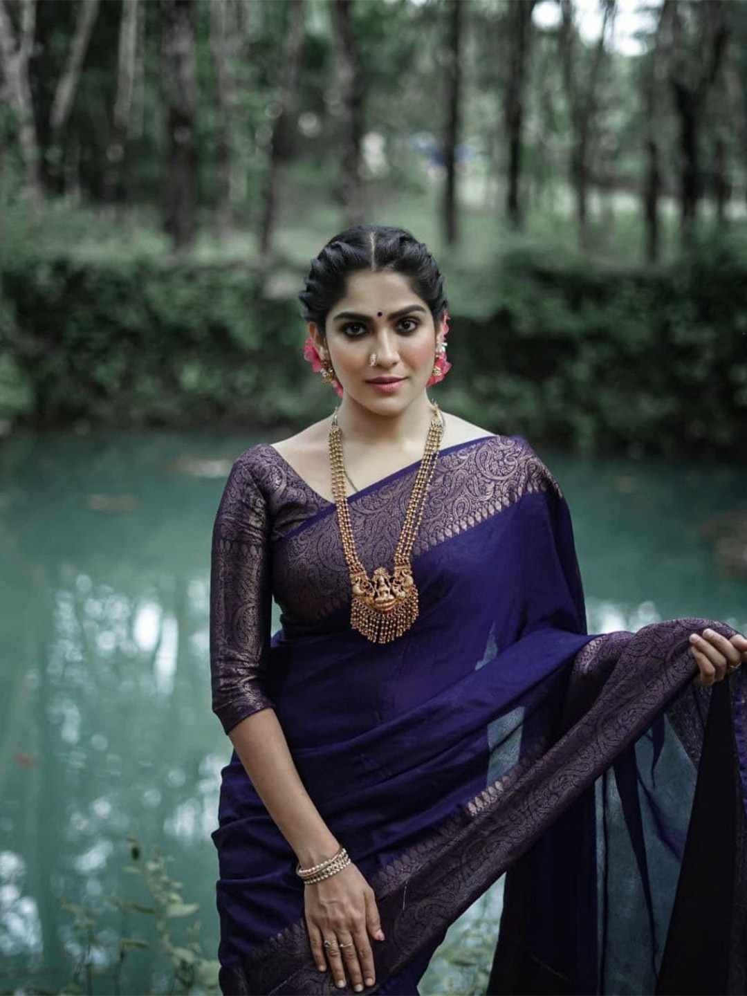 

RASVRITI Woven Design Zari Pure Silk Kanjeevaram Saree, Navy blue