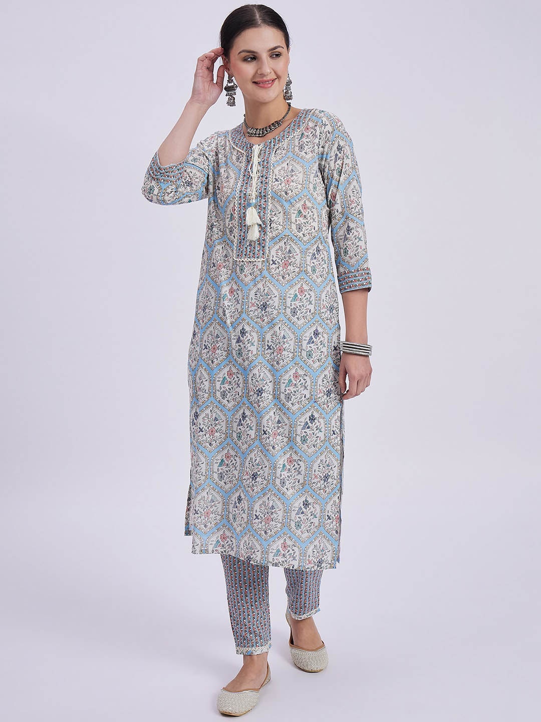 

Knitstudio Floral Printed Regular Kurti with Trousers, Blue