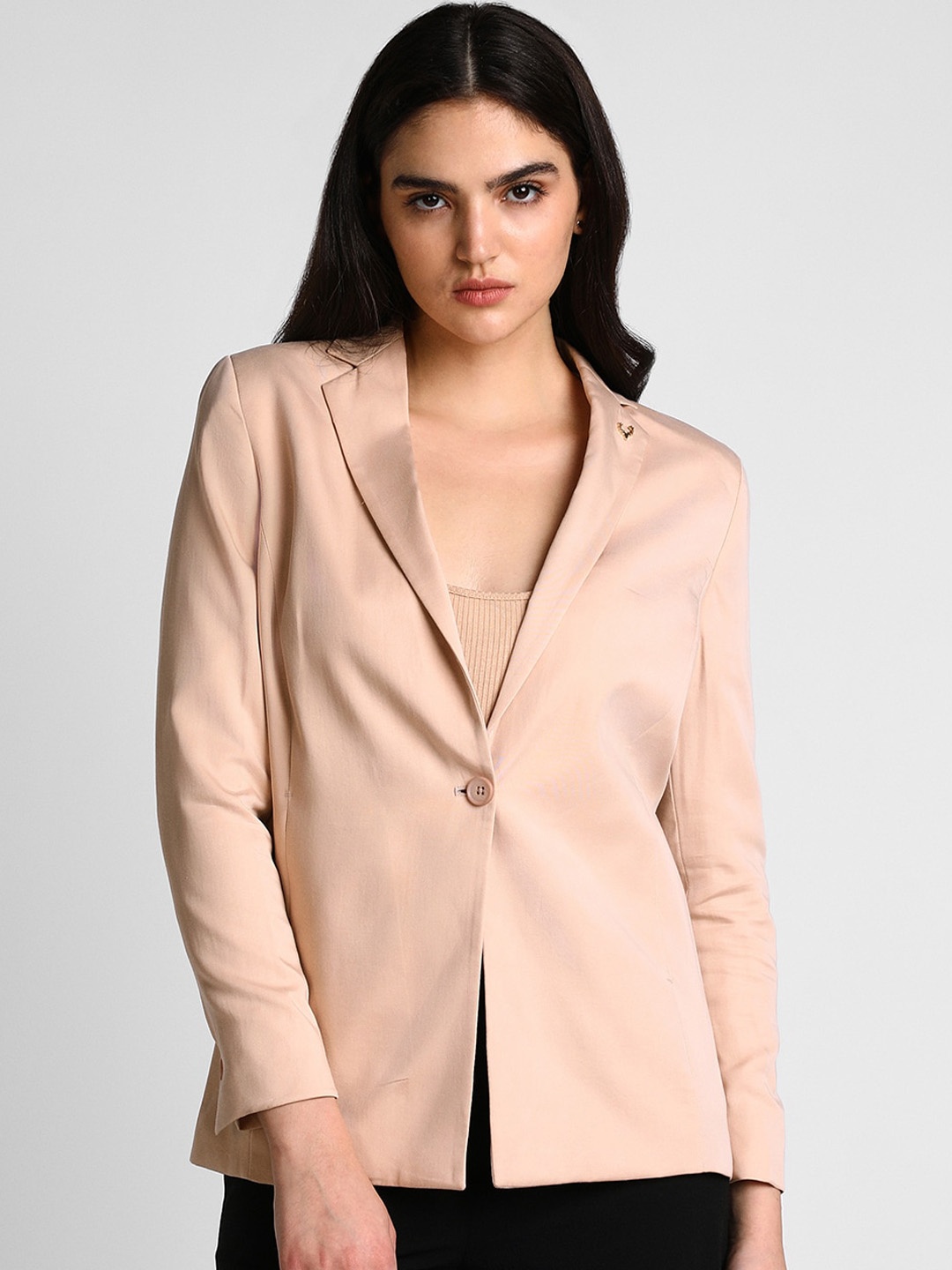 

Allen Solly Woman Slim Fit Notched Napel Collar Single-Breasted Blazer, Peach