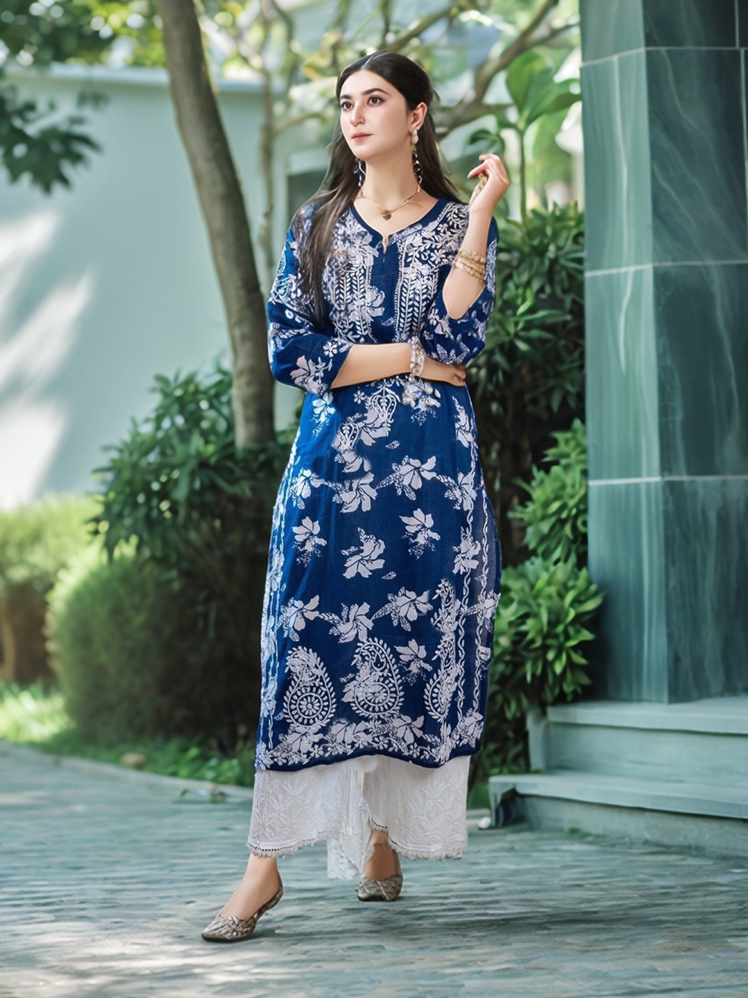 

GoSriKi Floral Embroidered Chikankari Straight Kurta, Teal