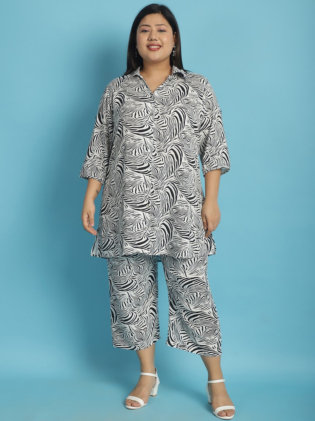 

theRebelinme Plus Size Printed Shirt with Capri, White